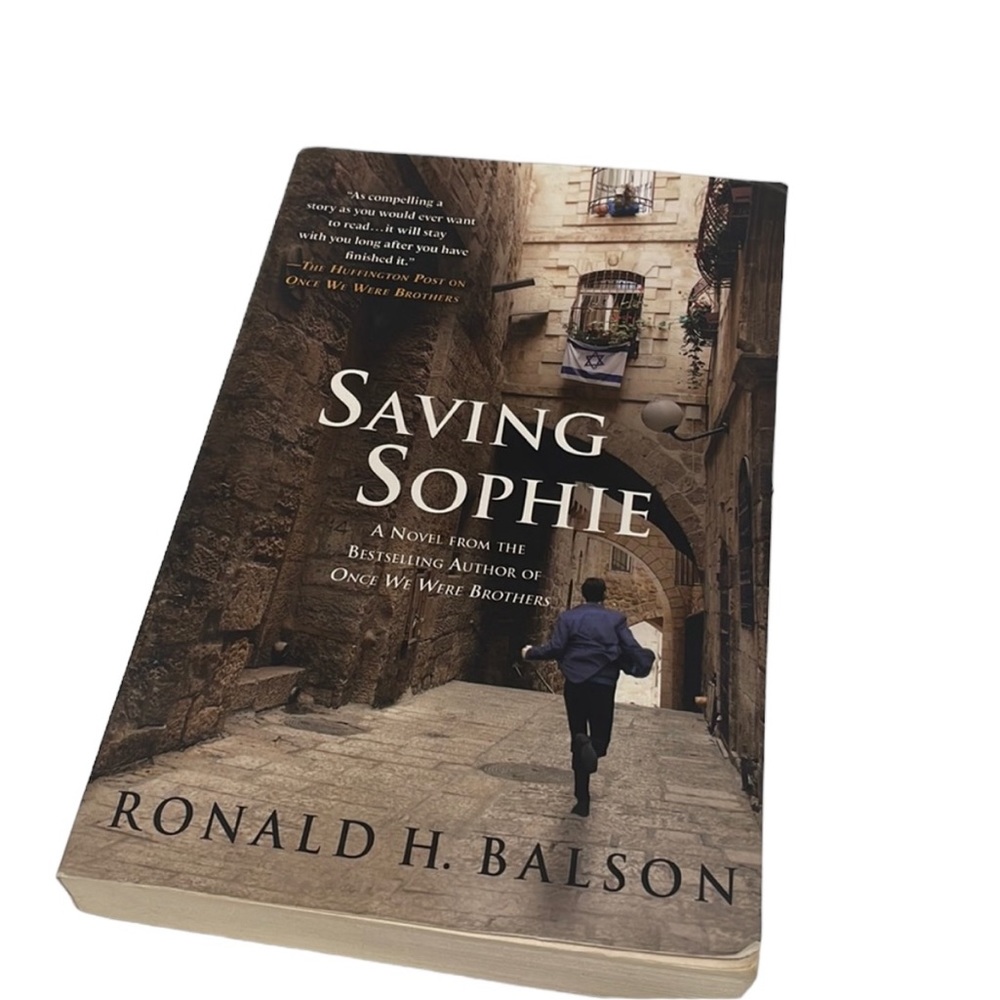 Ronald H. Balson: Saving Sophie. Paperback. GUC